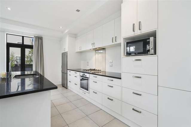 166 Hussey Road Northwood_1