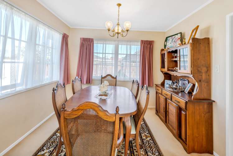 5 Rene Place Sunnyhills_8