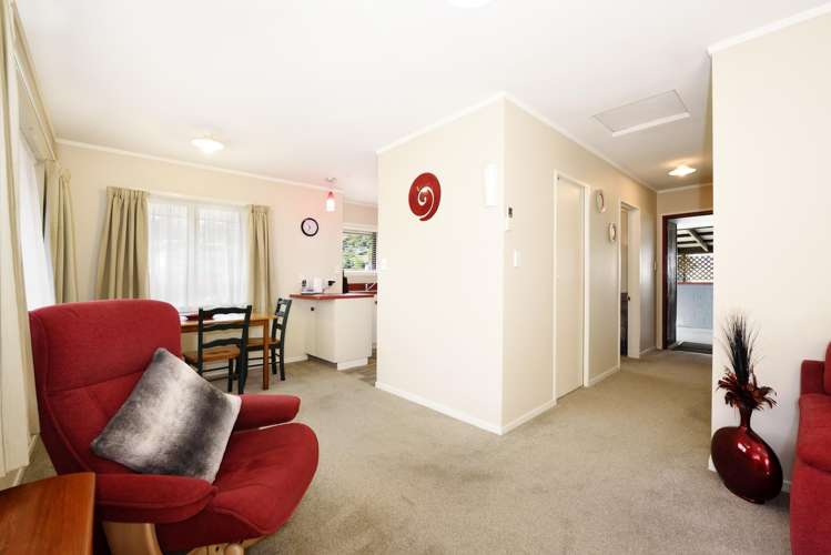 104 Saint Vincent Street Toi Toi_3