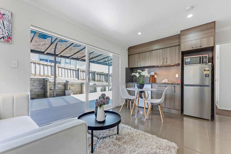 6 Evelina Lane Flat Bush_11