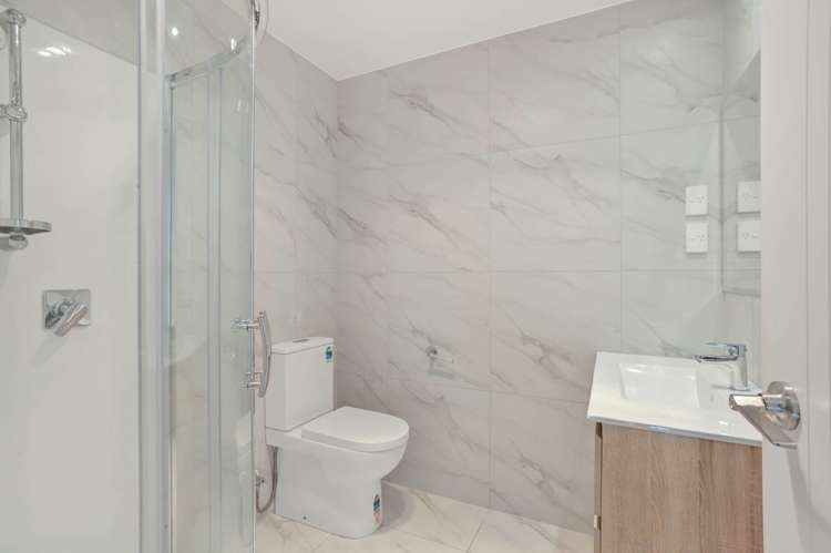 5/60 Kelman Road Kelston_11