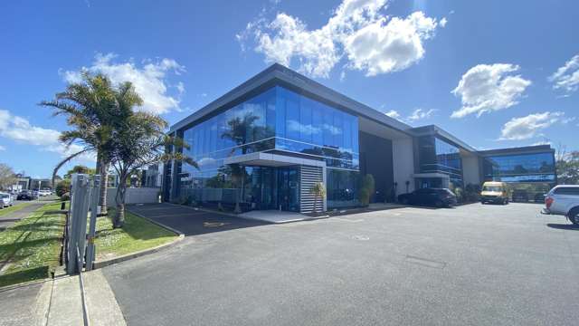 Outstanding road front office warehouse for lease