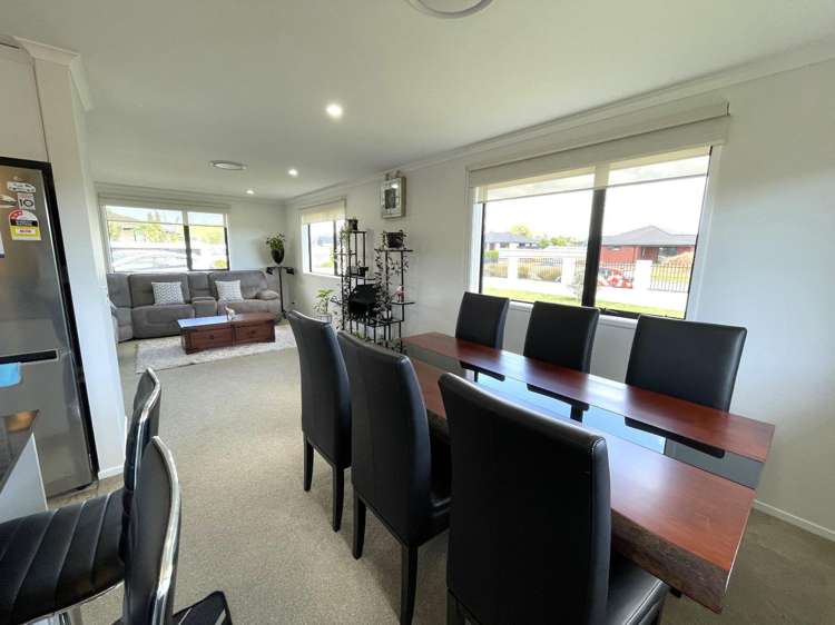 26 Honeyfield Drive 10861_6