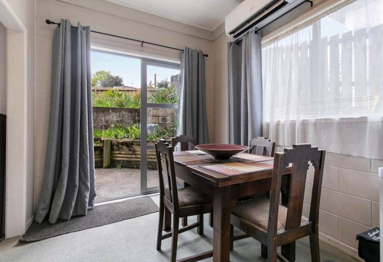 1/71 Captain Scott Road Glen Eden_4