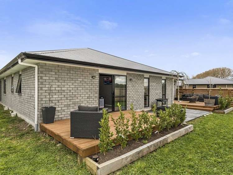 1/11 Errol Close Burbush_16