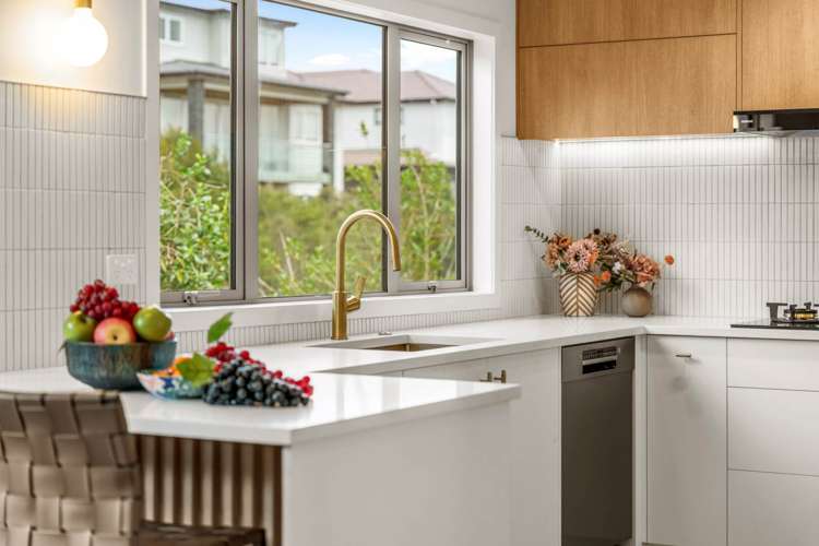 67 Fernhill Way Oteha_9