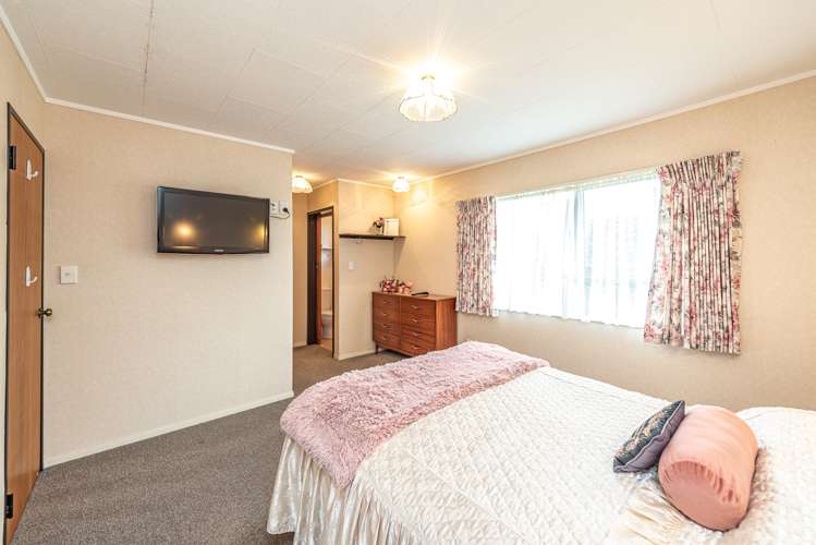 44 Exeter Crescent Springvale_11