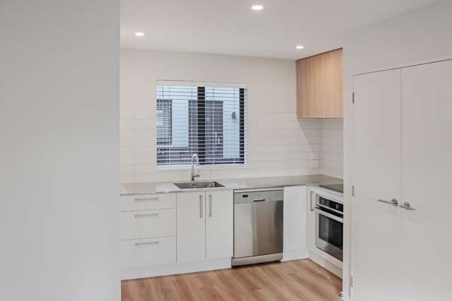 7/306 Worcester Street 1419_1