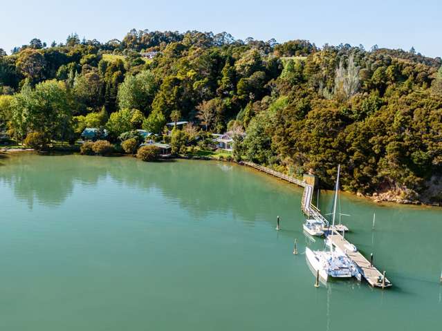 Your Magical Boating Retreat in the Bay of Islands