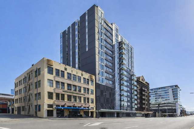 City Meets Waterfront Lifestyle + Secure Parking