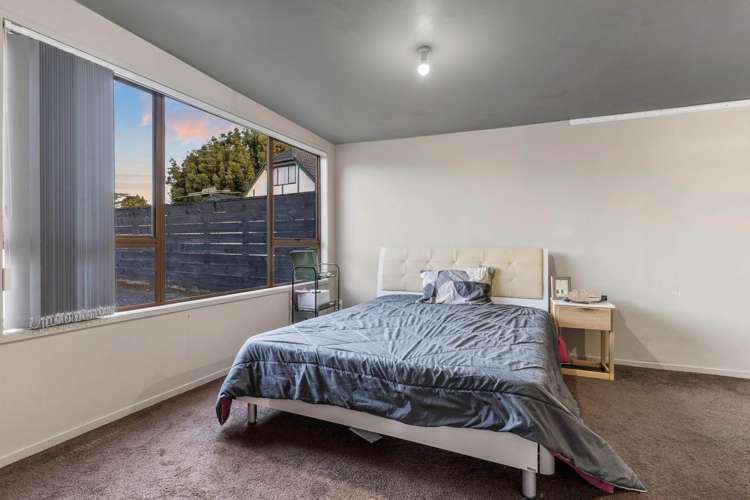 2/41 Challen Close Conifer Grove_7