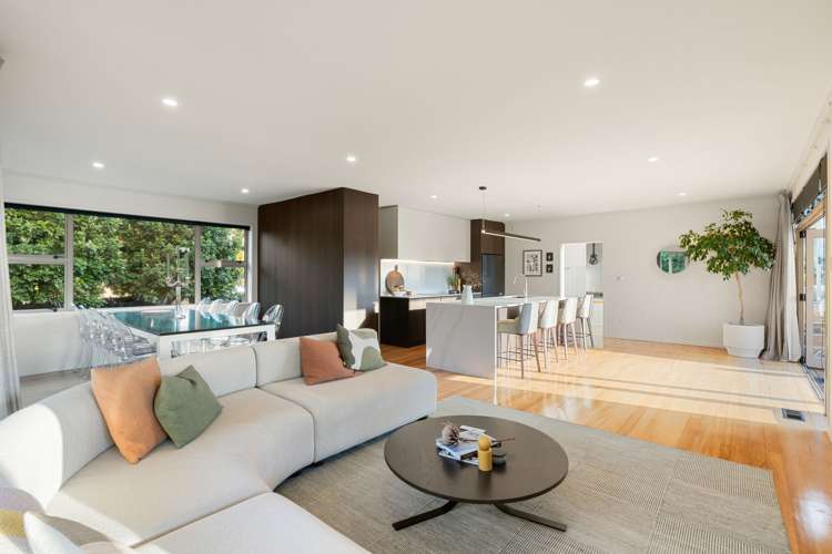 809 River Road Chartwell_16