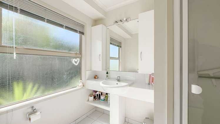 19 Crown Reef Pauanui_12