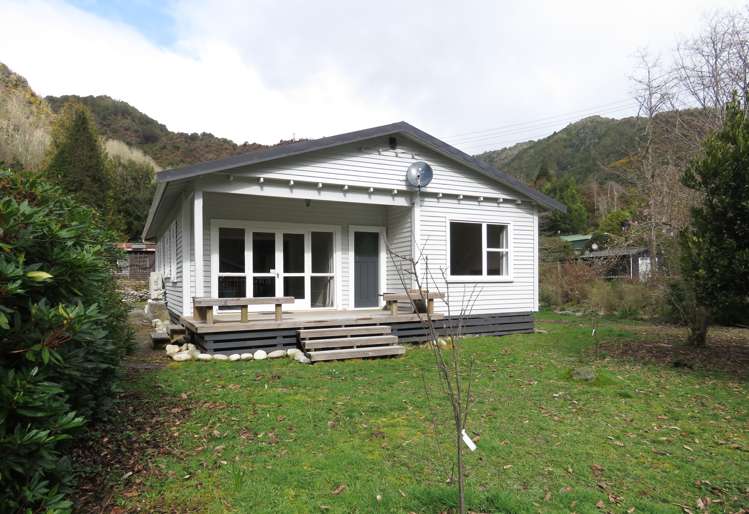 58 Trennery Street Reefton_16