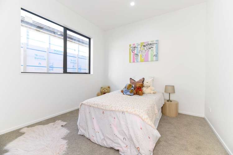 14 Taiororua Avenue Massey_13