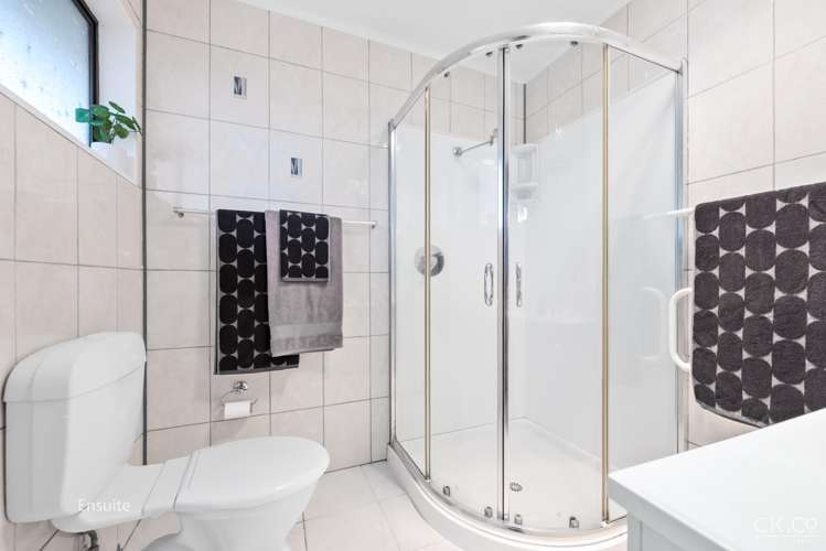 17 King Charles Drive Kingsley Heights_12