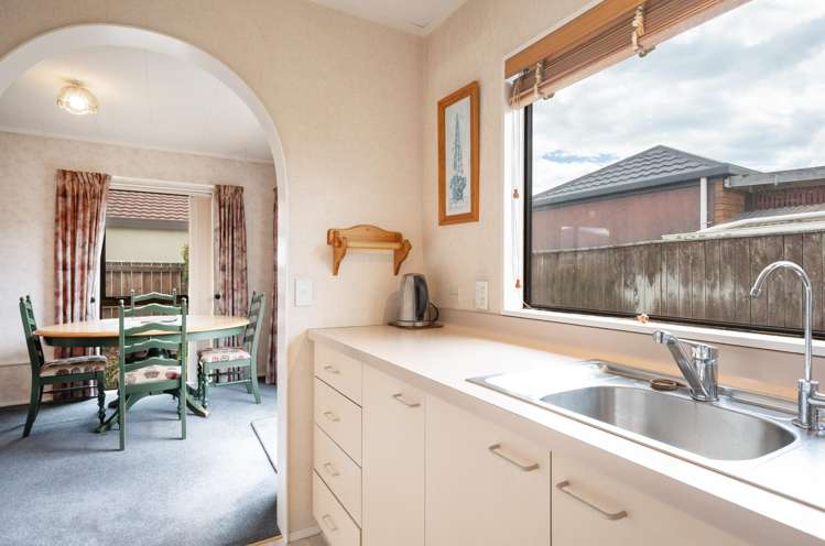 2/10 Stead Crescent Stoke_10