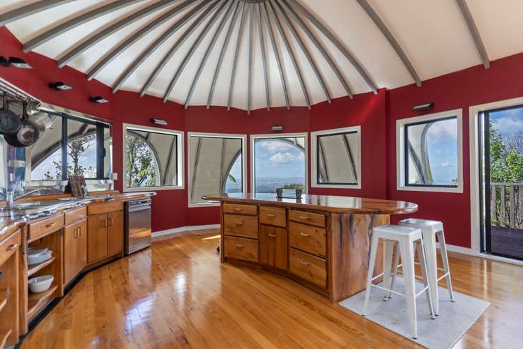 442 Scenic Drive Waiatarua_10