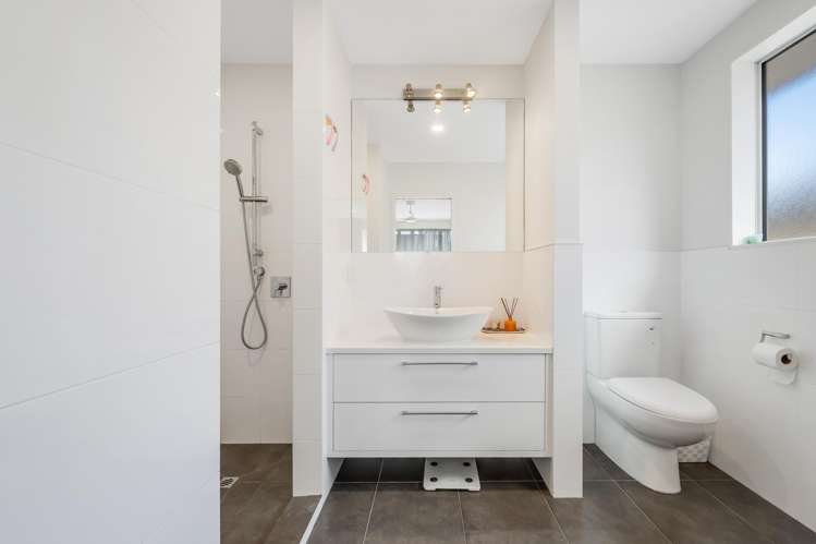 42A Moore Street Howick_11