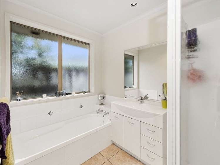 3 Nobleman Place Hamilton East_10