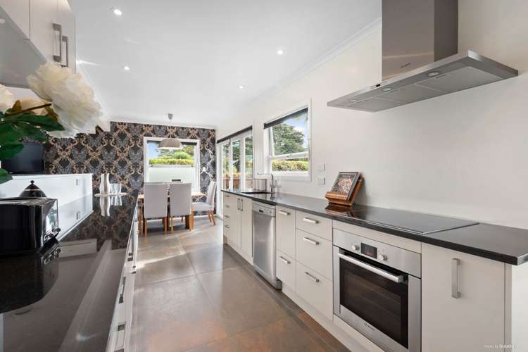 28 Clinton Avenue Te Atatu Peninsula_3