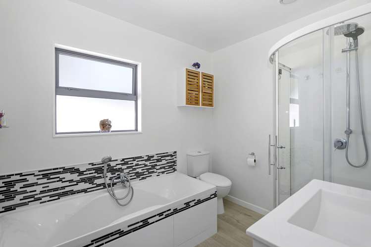 25 Griffiths Grove Newlands_16