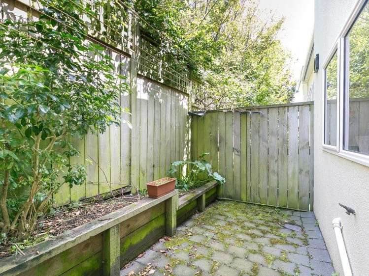 10/20 Thompson Street Mount Cook_13