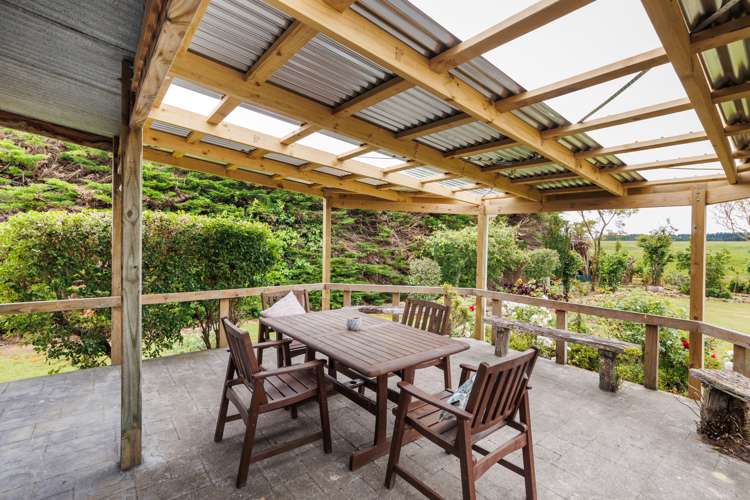 828 Colyton Road Bunnythorpe_24