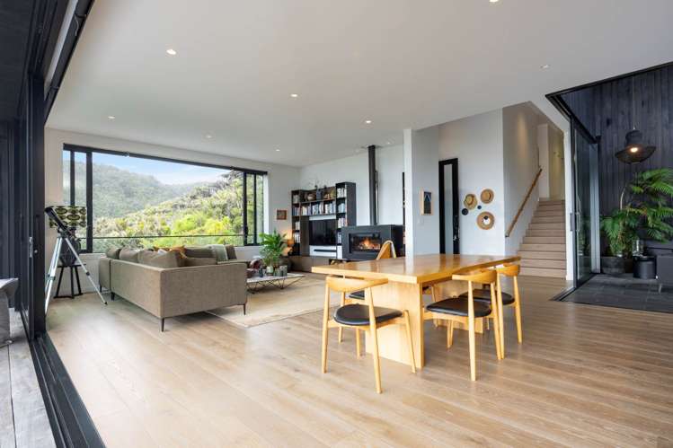 111 Garden Road Piha_10