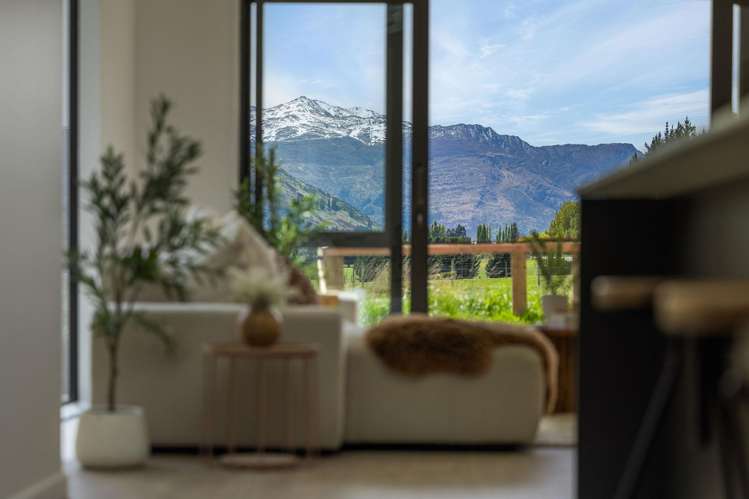 47 Little Owl Loop, Park Ridge Queenstown_10