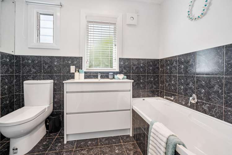 20c Howe Street Howick_19