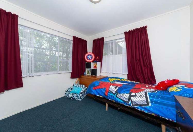 39 Helleur Road Massey_13