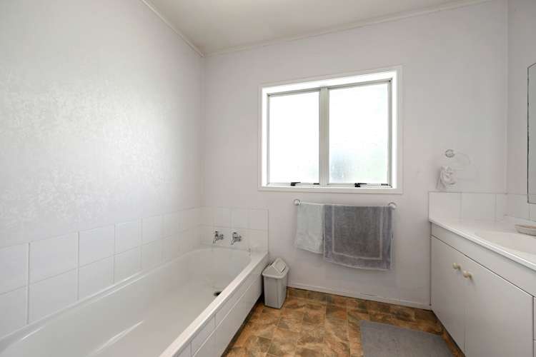 6 Pohutukawa Drive Pukete_12