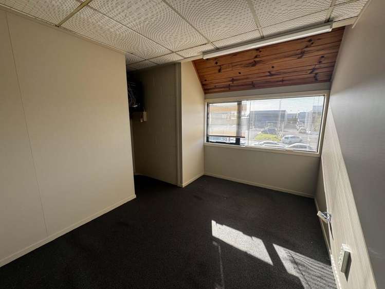 2/7A Waipareira Avenue Henderson_7