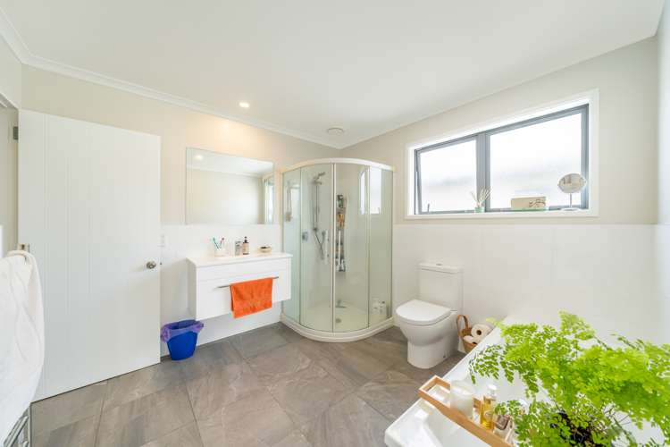 26 Latimer Way Petone_17