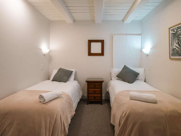 85C Beach Road Akaroa_15