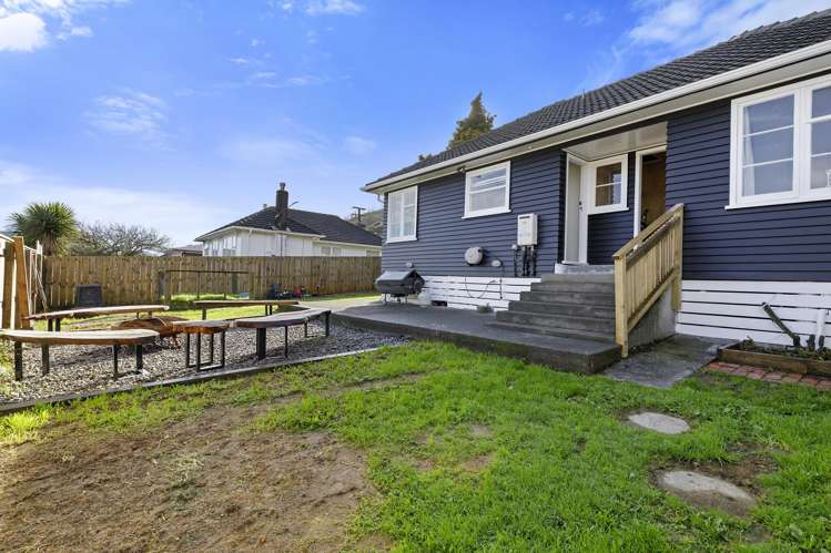 38 Petrie Street Wainuiomata_18
