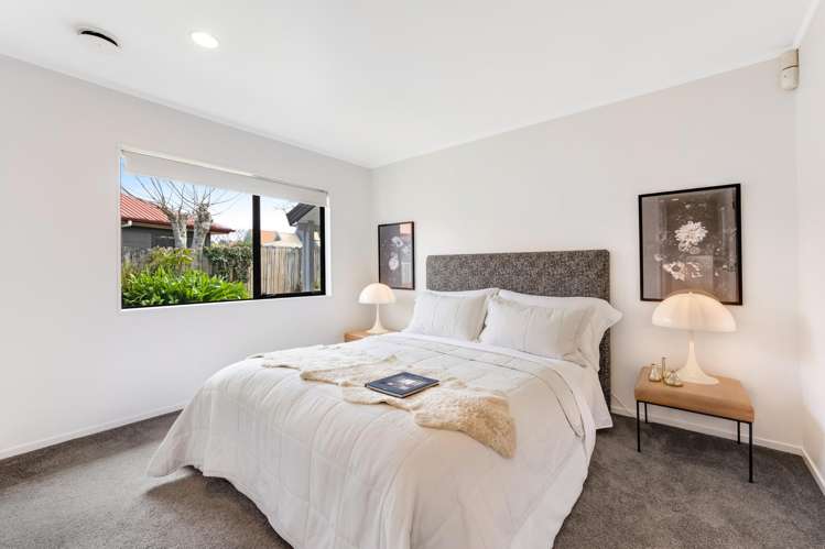 7 Pinewood Grove Botany Downs_21