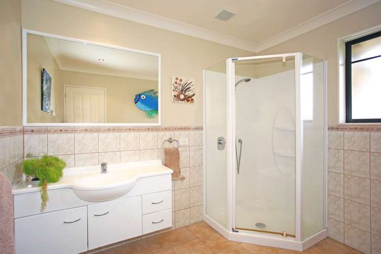 1241 Awhitu Road Pollok_11