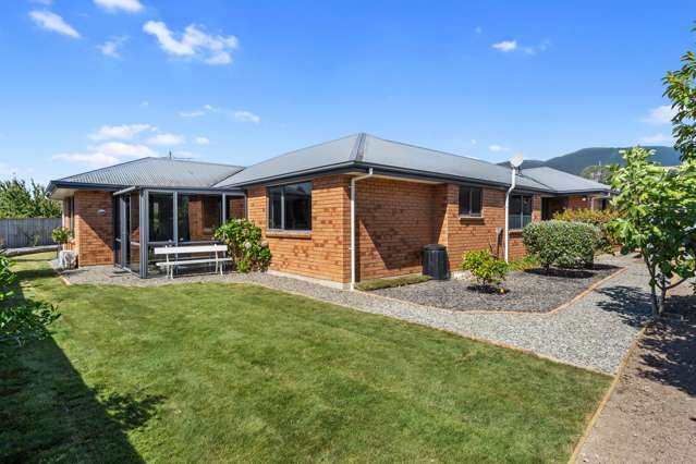 Sunny, Easy-Care Living at the End of a Cul-de-Sac