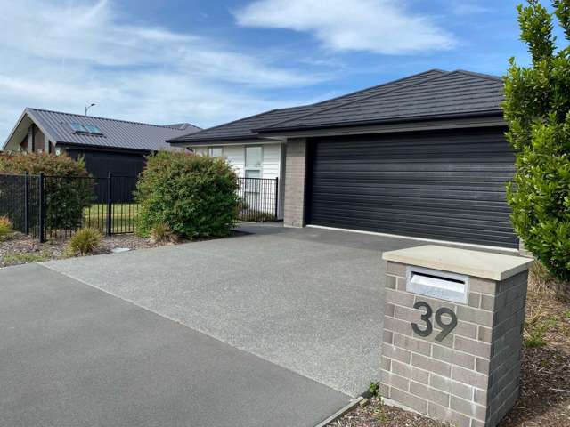 MARSHLAND - THREE BEDROOM, TWO BATHROOMS, DOUBLE GARAGE
