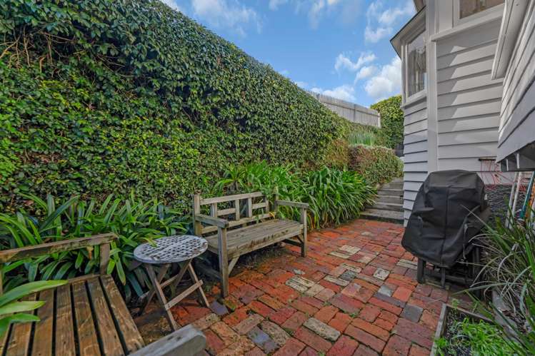 1/15A Kerr Street Devonport_17