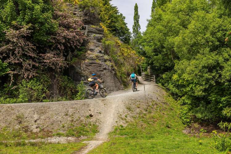 17 Whitechapel Road Arrow Junction_8