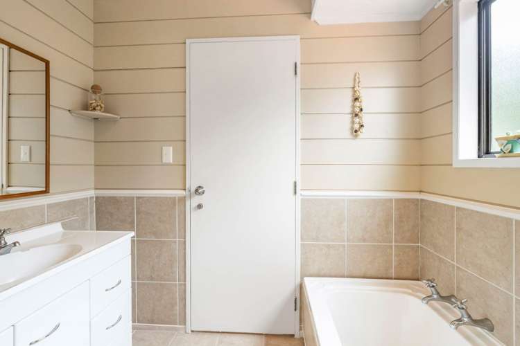 2/106 Bradbury Road Botany Downs_10