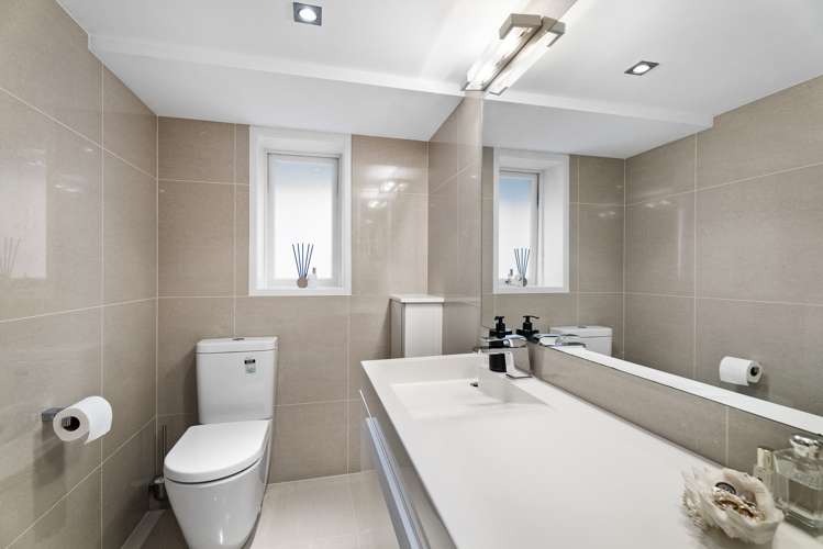 55 Seaview Road Castor Bay_15