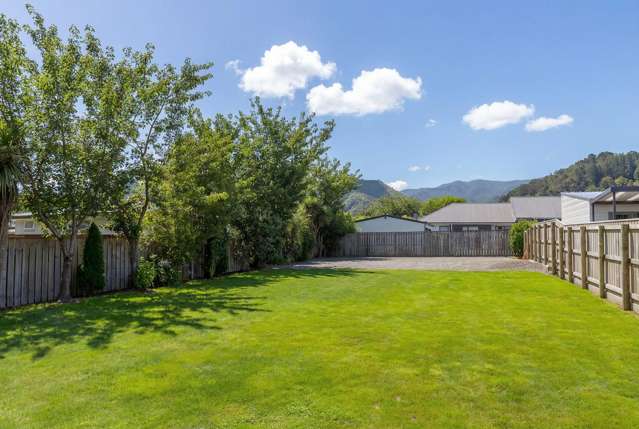 Sun, space & plans in the heart of Featherston