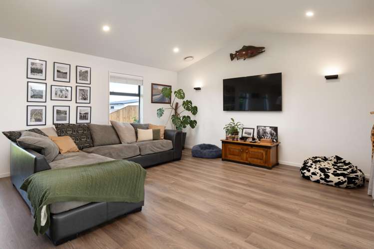 11 Kittyhawk Road Burleigh_8