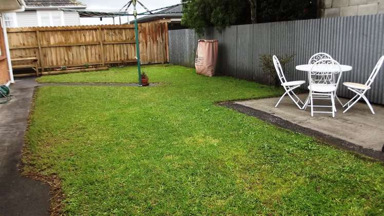 2/35 Beach Road Pahurehure_13