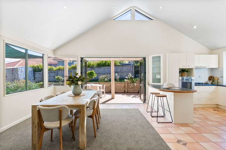 492 Beach Road Murrays Bay_9