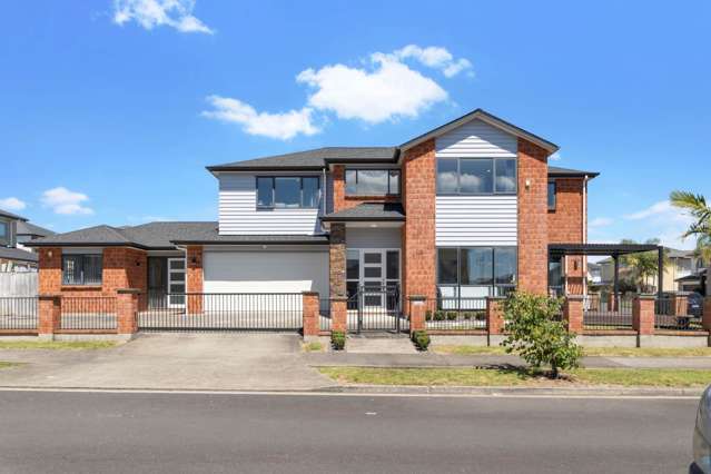 Like New! 2 Legal Kitchens! Privacy For Granny!